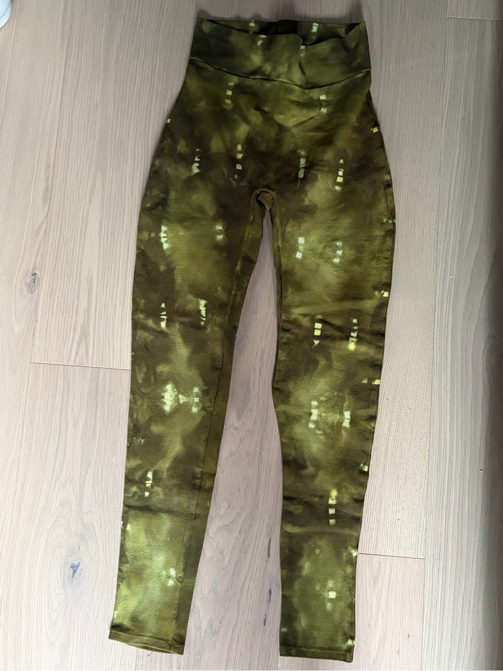 NWT- Of earth & salt hand-dyed nirvana leggings in color Avocodo - Picture 3 of 6
